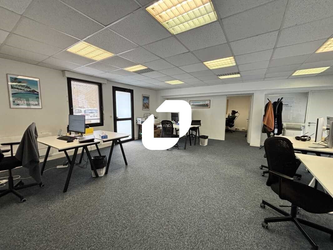 Office in Bordeaux for lease Interior Photo- Image 1 of 7