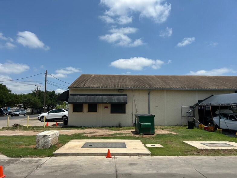 115 Industrial Blvd, Austin, TX for lease - Building Photo - Image 2 of 6