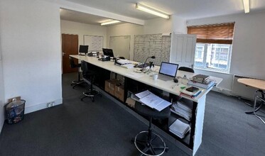 Warwick Rd, Beaconsfield for lease Interior Photo- Image 2 of 3