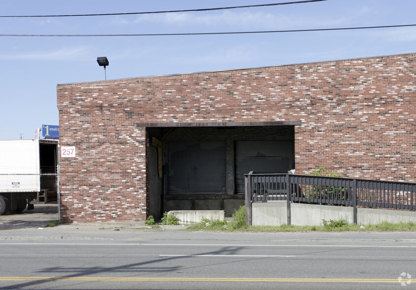 257 Allens Ave, Providence, RI for sale - Building Photo - Image 3 of 6