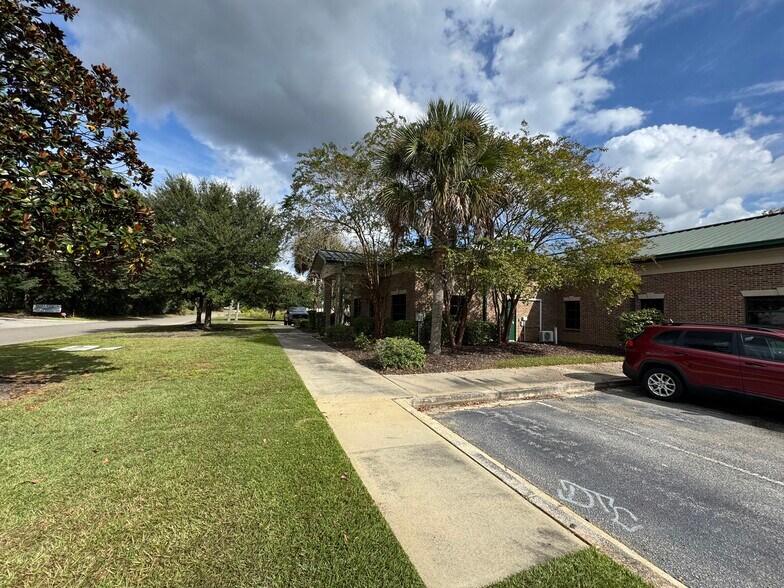 3255 Industry Dr, Charleston, SC à vendre - Photo du bâtiment - Image 3 de 17