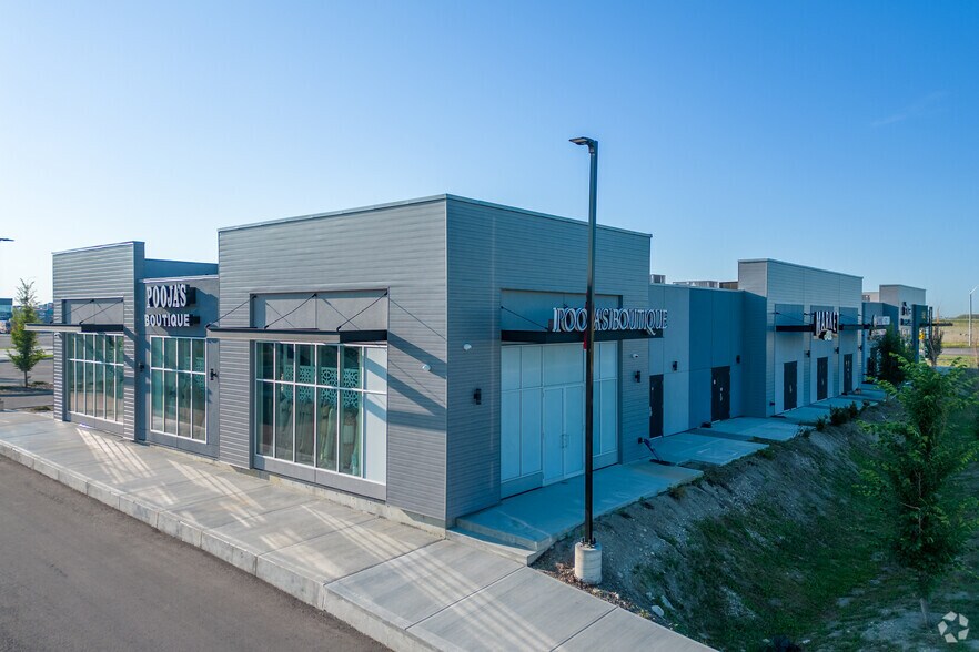 4310 104 Ave NE, Calgary, AB à vendre - Photo du bâtiment - Image 2 de 7