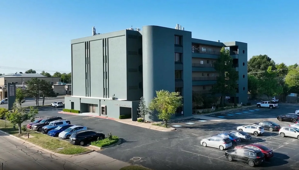 2801 Parklawn Dr, Midwest City, OK for lease - Building Photo - Image 2 of 12