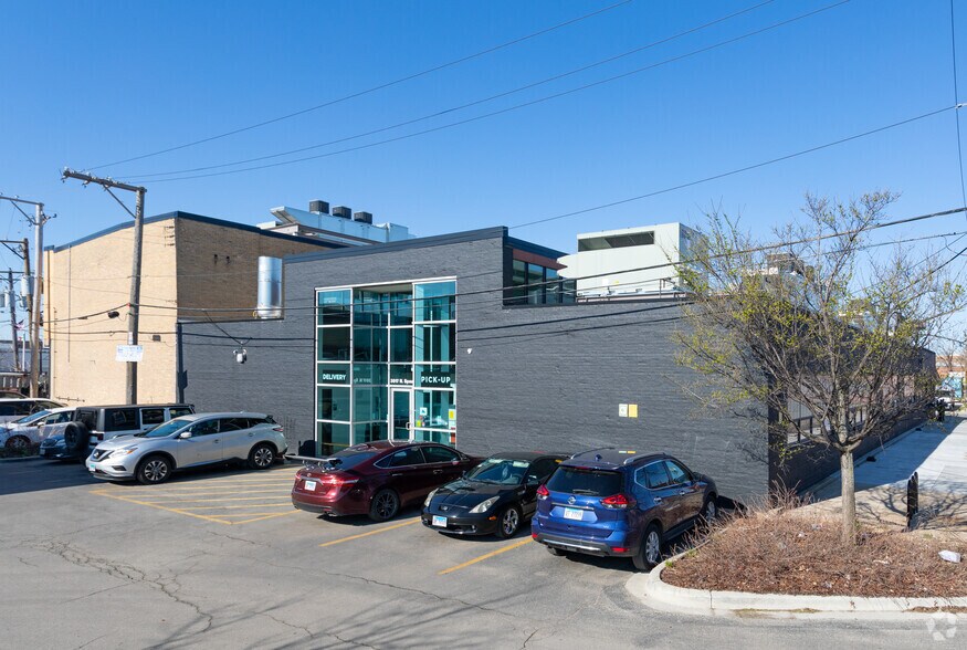 3517 N Spaulding Ave, Chicago, IL à louer - Photo du bâtiment - Image 2 de 20
