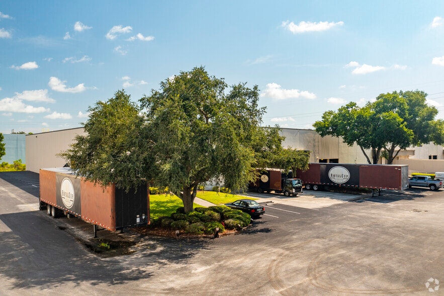 3502 Queen Palm Dr, Tampa, FL for lease - Building Photo - Image 3 of 6