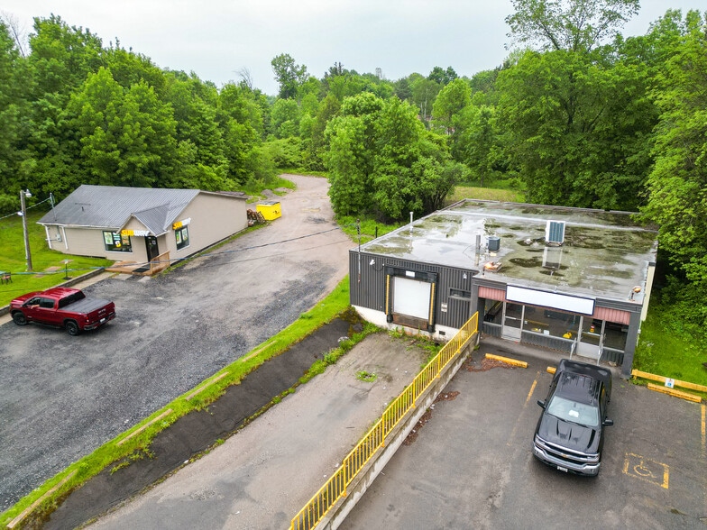 24585 ON-7 Hwy, Sharbot Lake, ON à vendre - Photo du bâtiment - Image 2 de 3