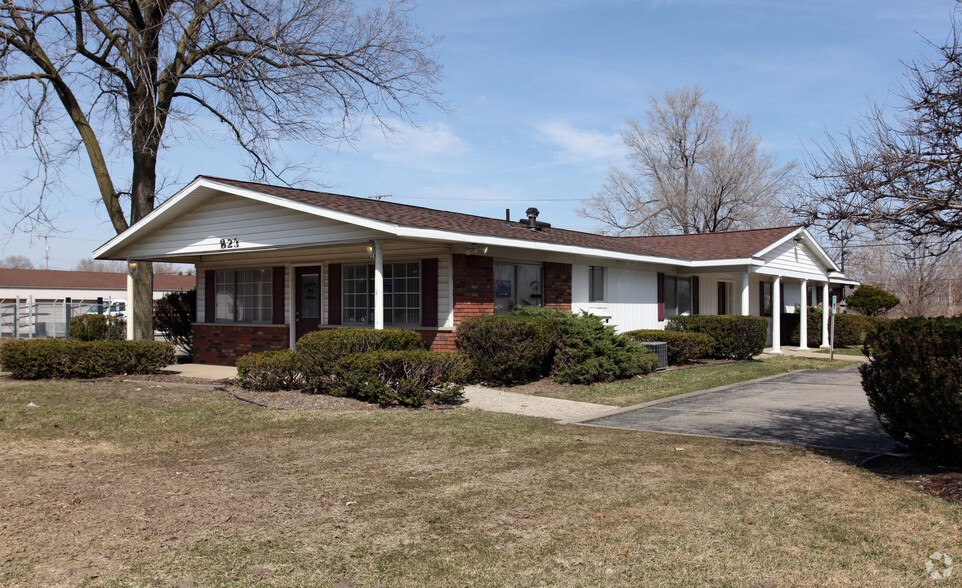 823 S Lapeer Rd, Oxford, MI à vendre - Photo principale - Image 1 de 1