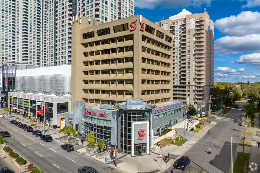 5075 Yonge St, Toronto, ON à louer - Photo du bâtiment - Image 1 de 3