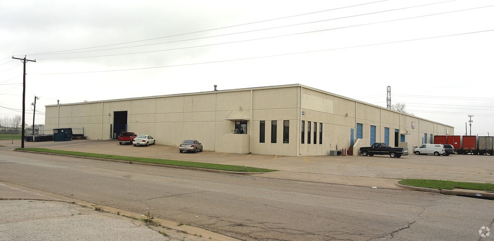 3501-3507 S Raider Dr, Hurst, TX for lease - Building Photo - Image 3 of 13