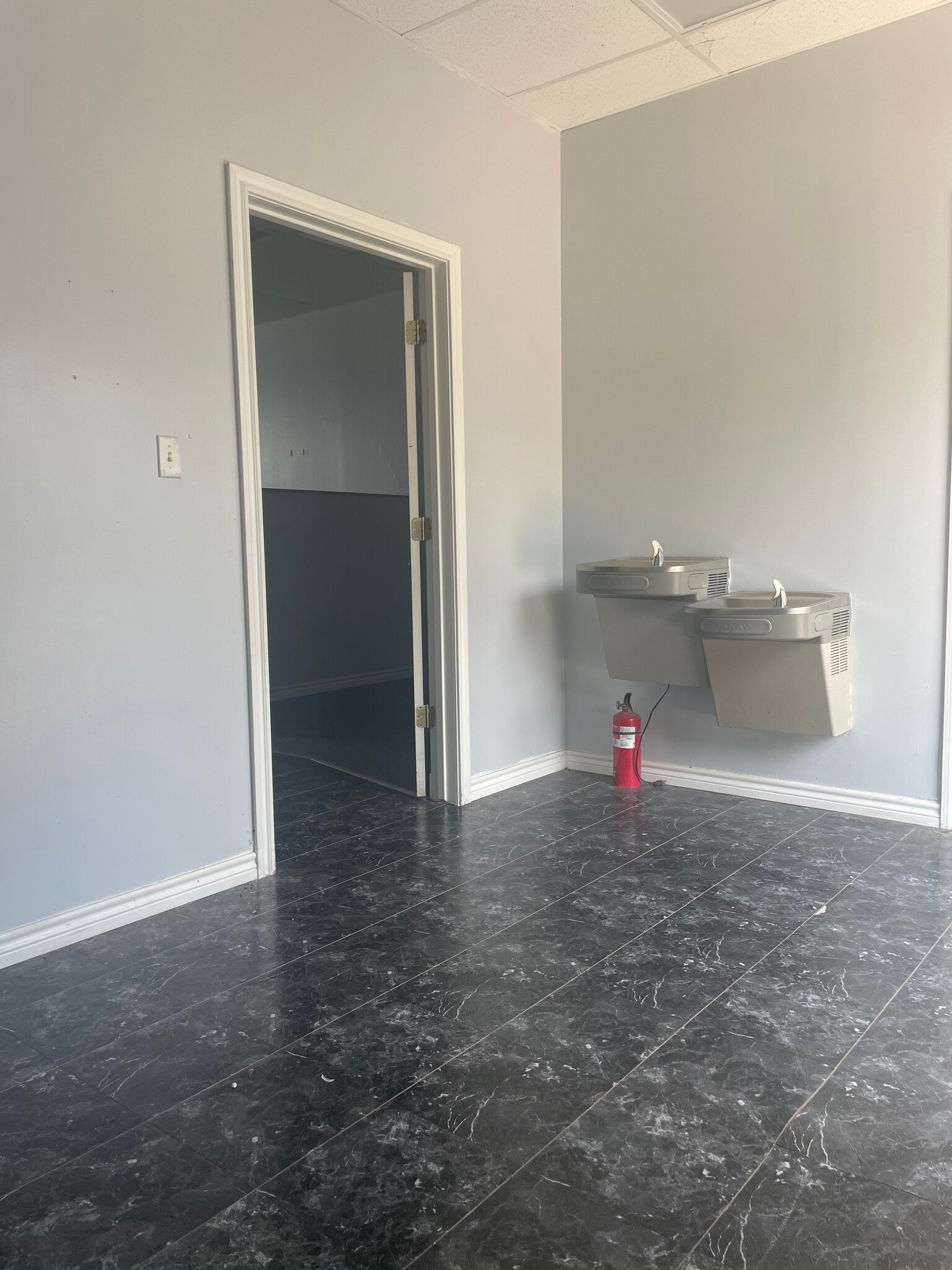 810 W Rancier Ave, Killeen, TX for lease Interior Photo- Image 1 of 5