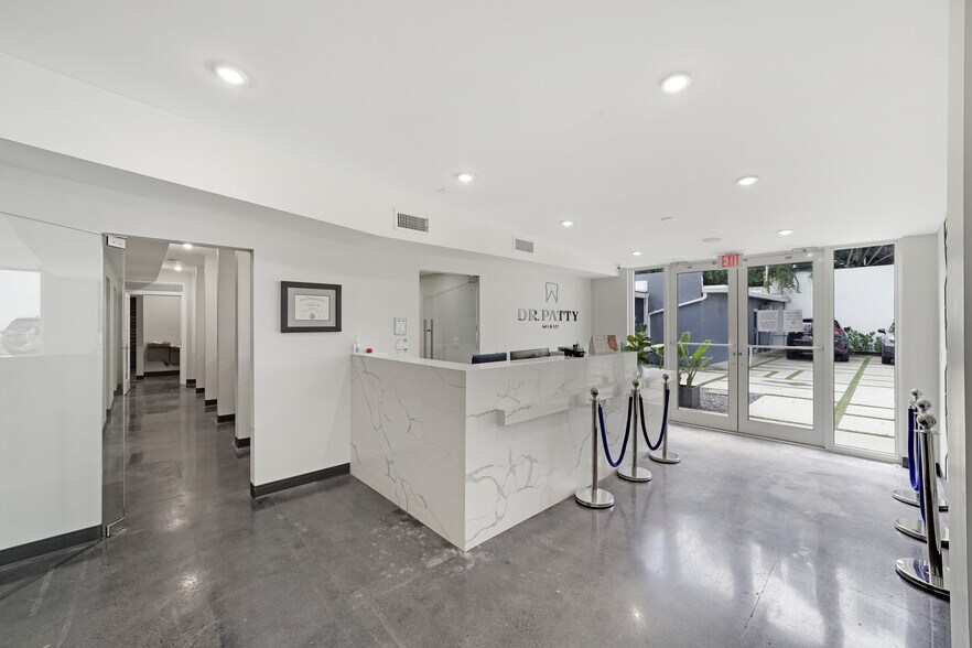 530 NW 54th St, Miami, FL à louer - Hall d’entrée - Image 2 de 38