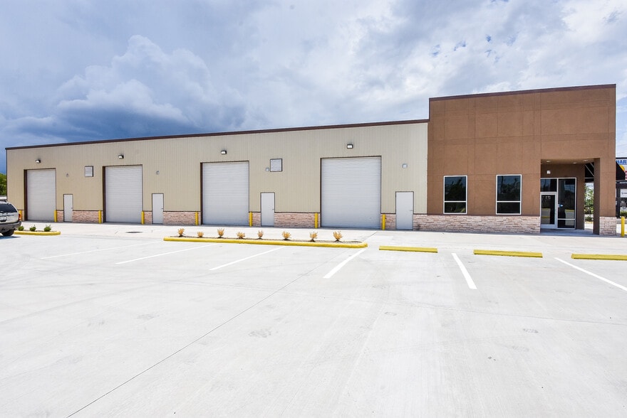 1631 Highway 6 S, Houston, TX for lease - Building Photo - Image 3 of 30