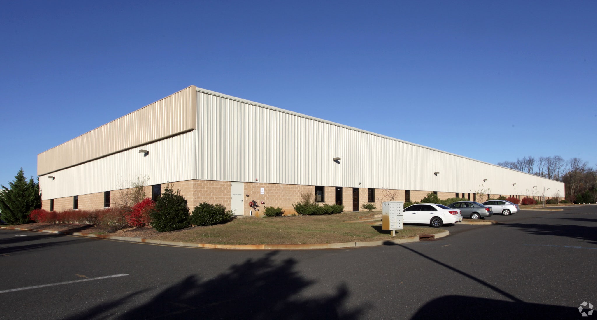 323 Fairfield Rd, Freehold, NJ for lease Primary Photo- Image 1 of 4