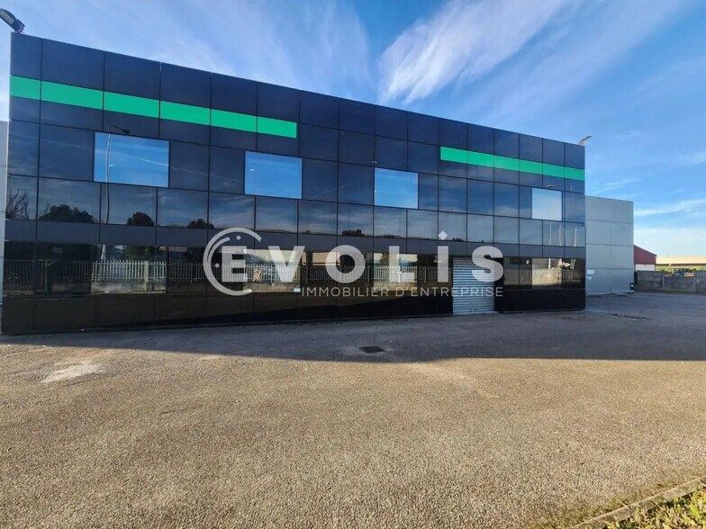 4 Rue Des Alpes, Vaulx-en-Velin à louer - Photo du bâtiment - Image 1 de 19