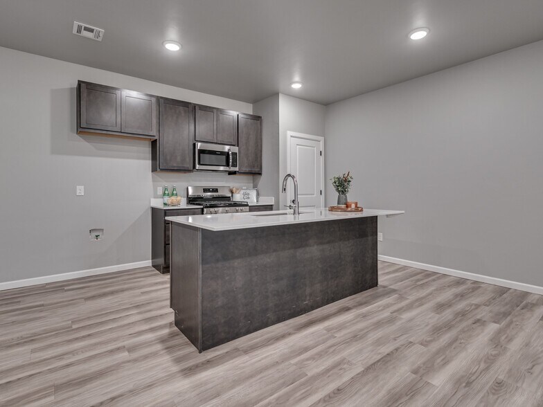 Josie Circle, Midwest City, OK à vendre - Photo du bâtiment - Image 3 de 9