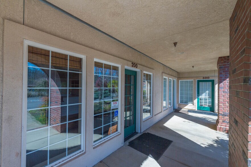 6127 Clark Rd, Paradise, CA à louer - Photo du bâtiment - Image 2 de 5