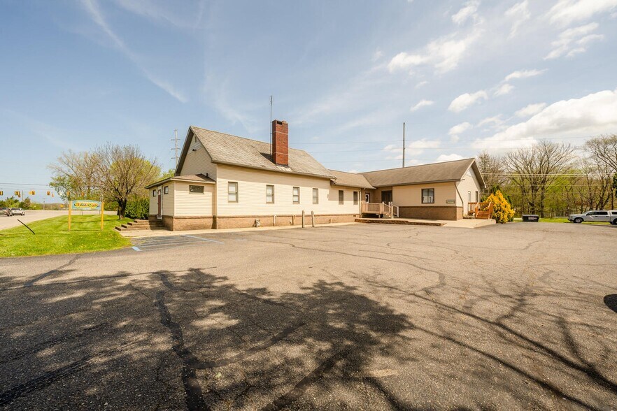 3419 Hollywood Rd, Saint Joseph, MI à vendre - Photo du bâtiment - Image 2 de 66