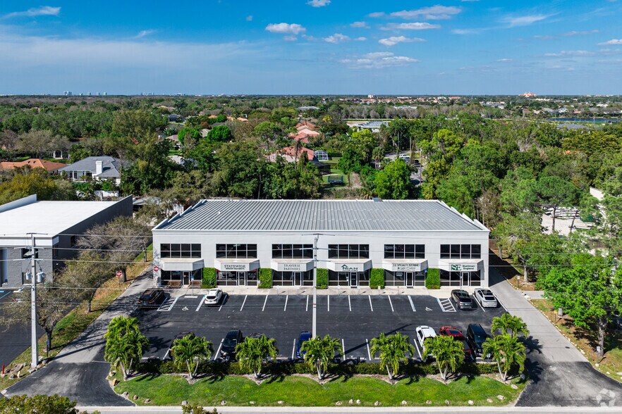 2043-2069 Trade Center Way, Naples, FL à vendre - Photo principale - Image 1 de 32