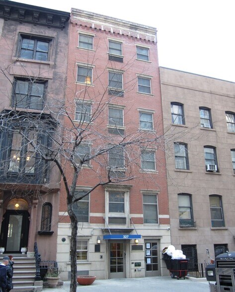 327 E 17th St, New York, NY à vendre - Photo du bâtiment - Image 3 de 3