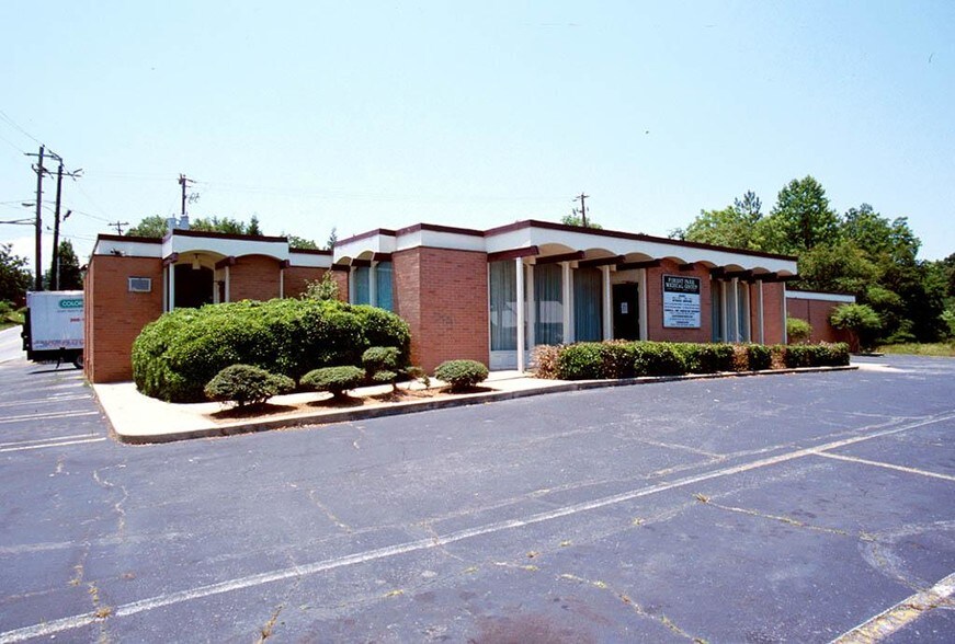 1019 Astor Ave, Forest Park, GA à vendre - Photo du bâtiment - Image 2 de 11