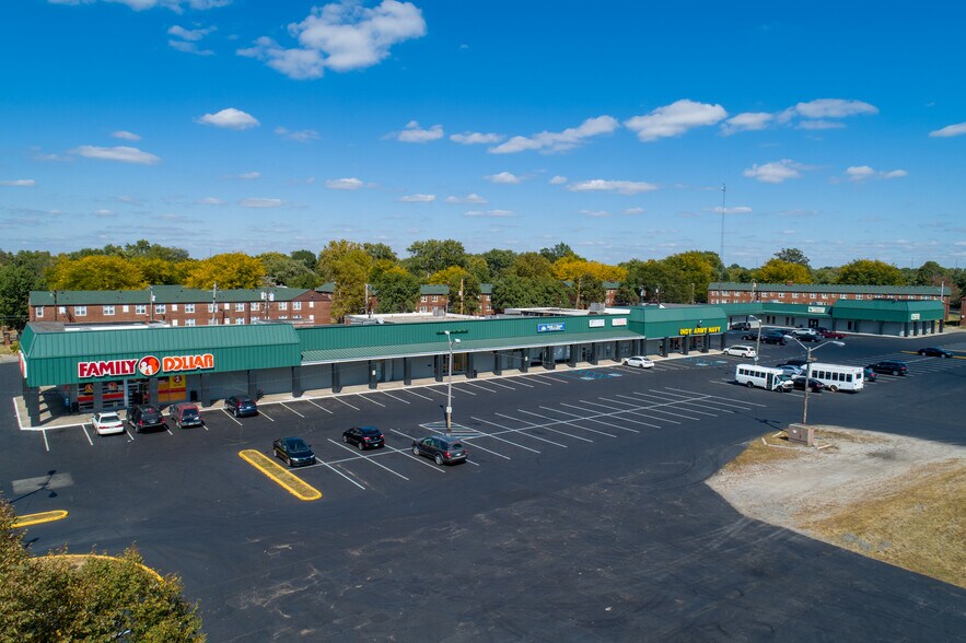 6016-6034 E 21st St, Indianapolis, IN à louer - Photo du bâtiment - Image 2 de 6