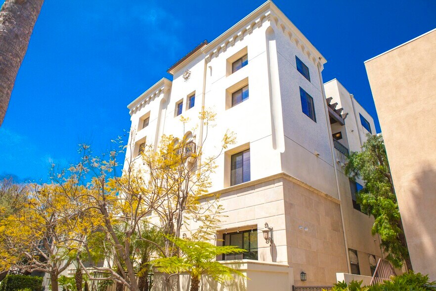 11649 Mayfield Ave, Los Angeles, CA à vendre - Photo du bâtiment - Image 2 de 25