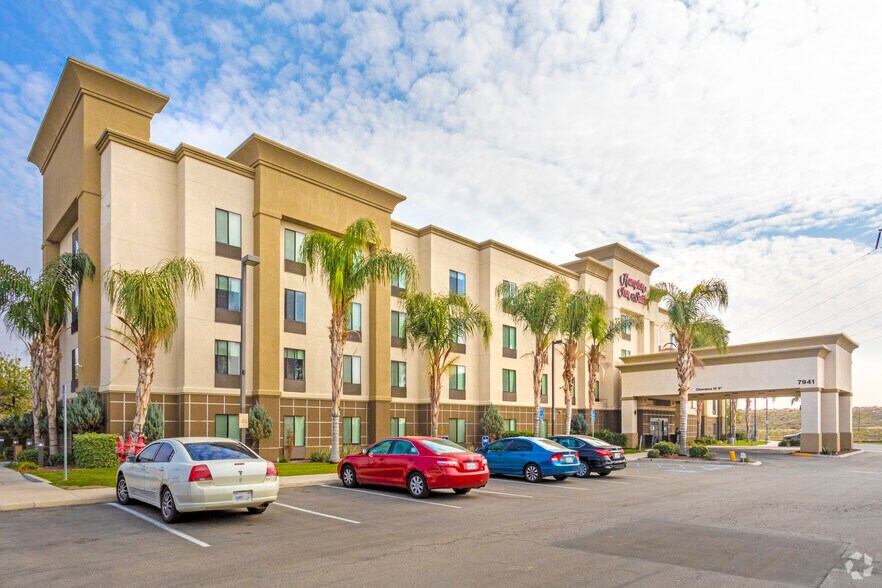 7941 E Brundage Ln, Bakersfield, CA à vendre - Photo du bâtiment - Image 3 de 59