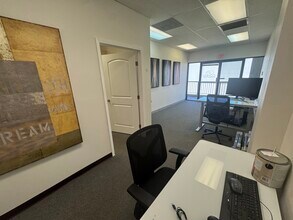 375 Huku Li'i Pl, Kihei, HI for lease Interior Photo- Image 1 of 1