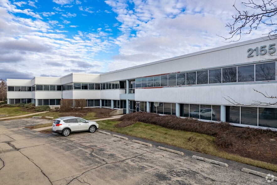 2155 Stonington Ave, Hoffman Estates, IL à louer - Photo du bâtiment - Image 1 de 5