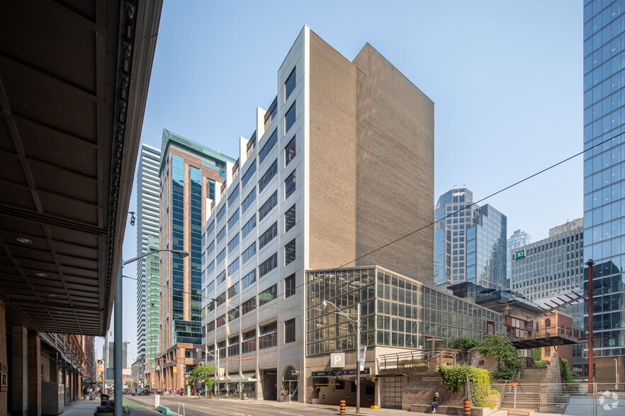 1 Richmond St W, Toronto, ON à louer - Photo du bâtiment - Image 2 de 5