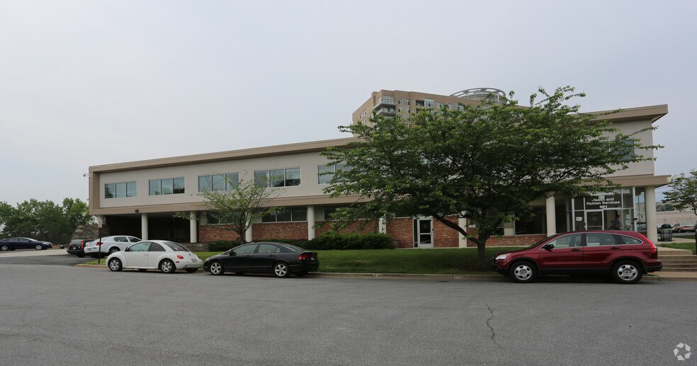 981 Rollins Ave, Rockville, MD à louer - Photo du bâtiment - Image 2 de 4