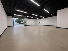 859 NE 44th St, Oakland Park, FL for lease Interior Photo- Image 1 of 5