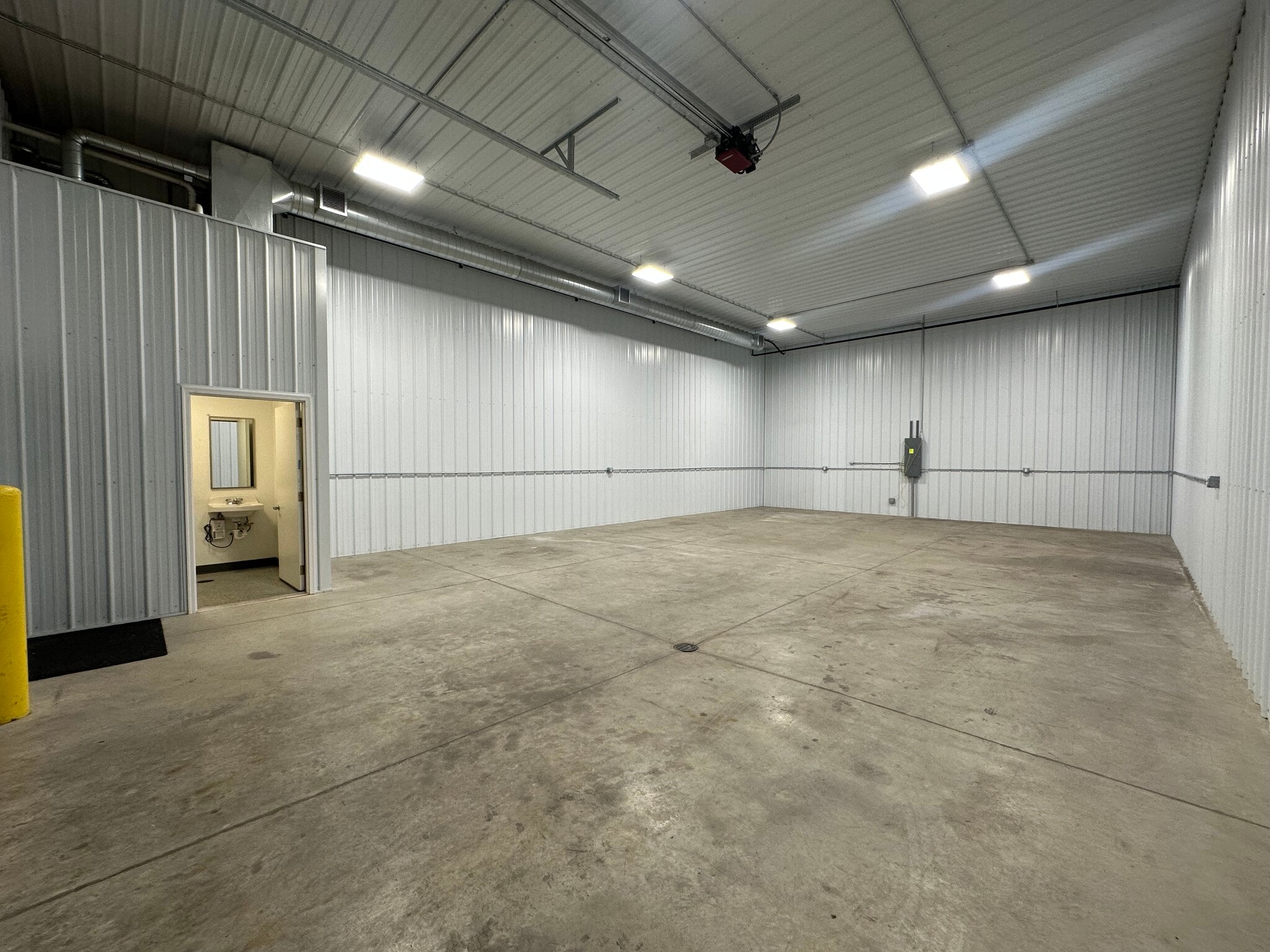 3249-3257 Moencks Ct, Bettendorf, IA for lease Interior Photo- Image 1 of 7