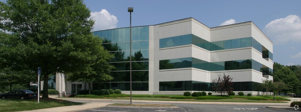 7029 Albert Pick Rd, Greensboro, NC à louer - Photo du bâtiment - Image 2 de 15