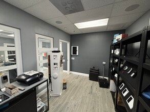 999 Stinson Way, West Palm Beach, FL for lease Interior Photo- Image 2 of 6