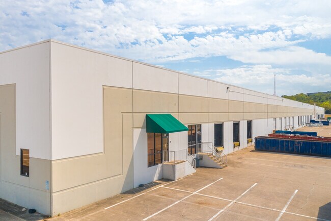 Plus de détails pour 3000 W Commerce St, Dallas, TX - Industriel à louer