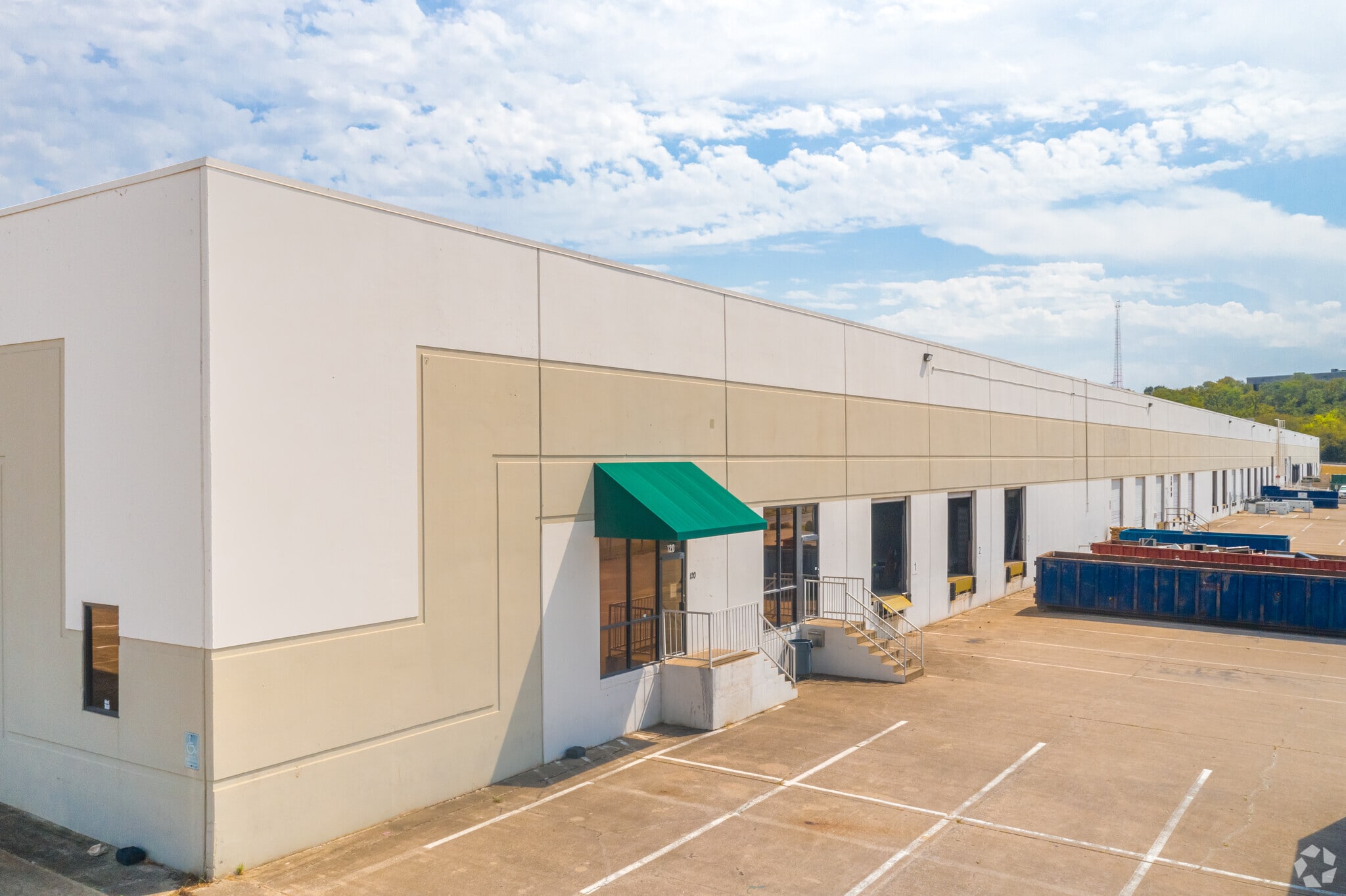 3000 W Commerce St, Dallas, TX for lease Primary Photo- Image 1 of 4
