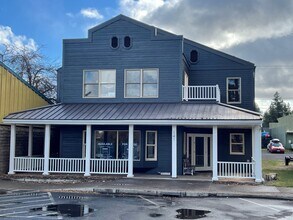 141 W Main Ave, Sisters, OR for lease Building Photo- Image 1 of 6