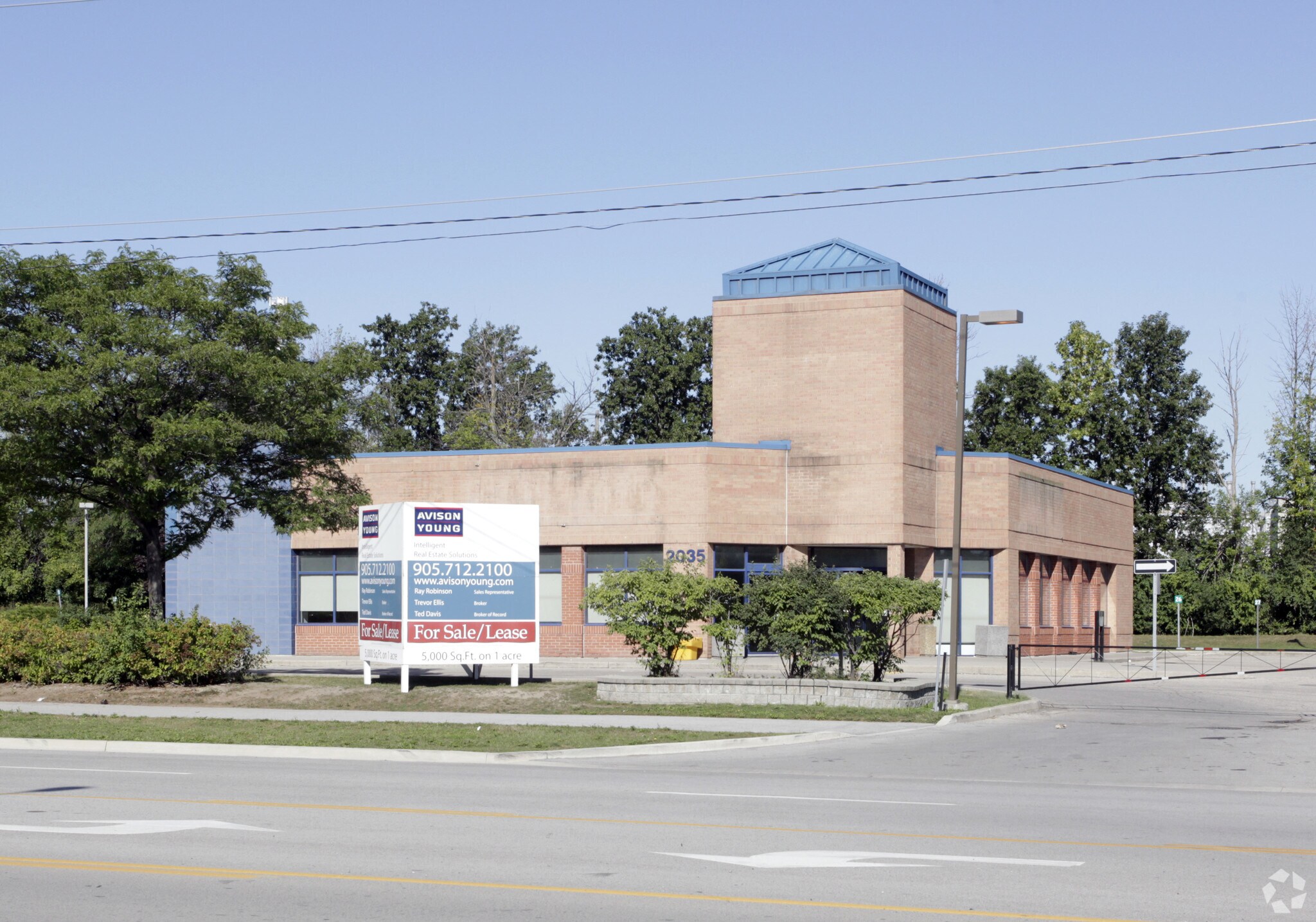 2035 Cornwall Rd, Oakville, ON for sale Primary Photo- Image 1 of 1