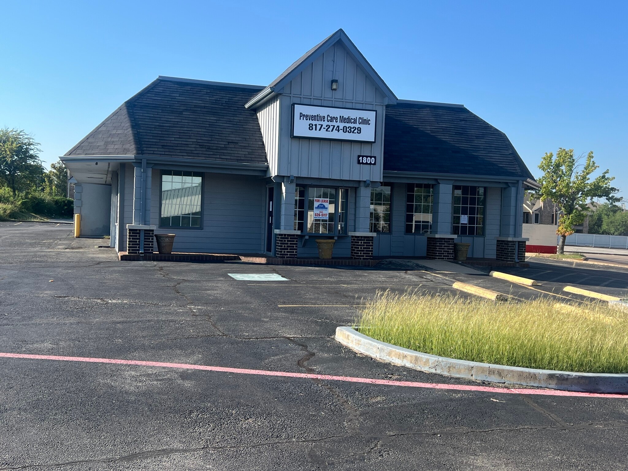 1800 W Pioneer Pky, Arlington, TX à louer Photo intérieure- Image 1 de 26