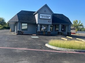 1800 W Pioneer Pky, Arlington, TX à louer Photo intérieure- Image 1 de 26