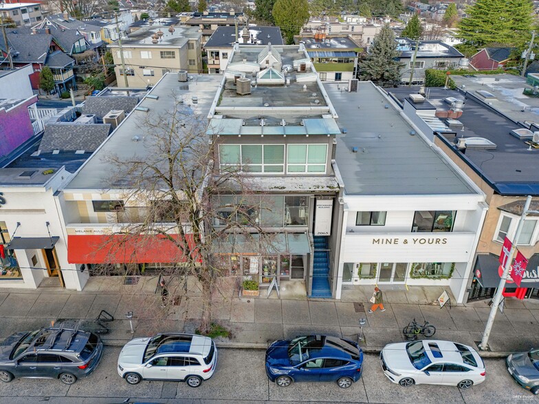 2065 W 4th Ave, Vancouver, BC à vendre - Photo du bâtiment - Image 2 de 7