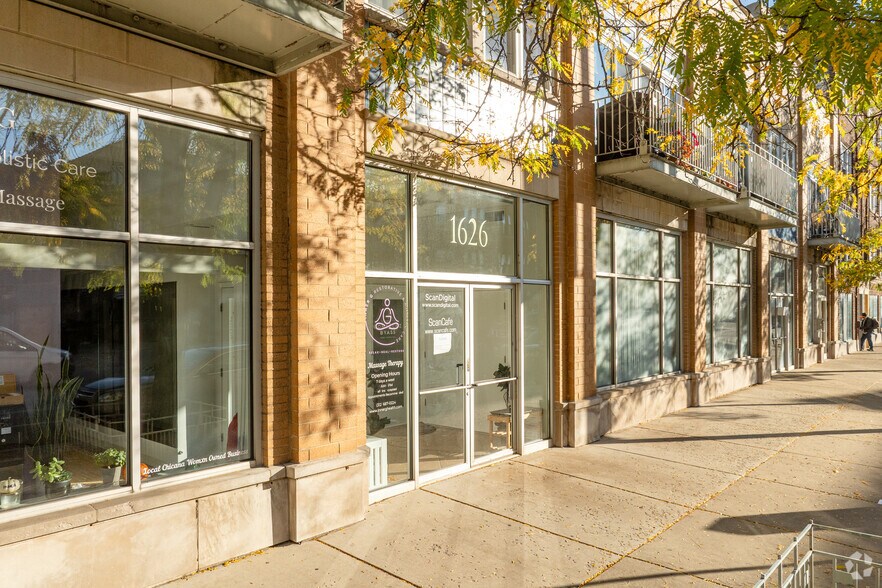 1626 W Montrose Ave, Chicago, IL à louer - Photo du bâtiment - Image 2 de 2