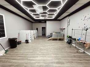 8734-8750 Grissom Rd, San Antonio, TX for lease Interior Photo- Image 2 of 3