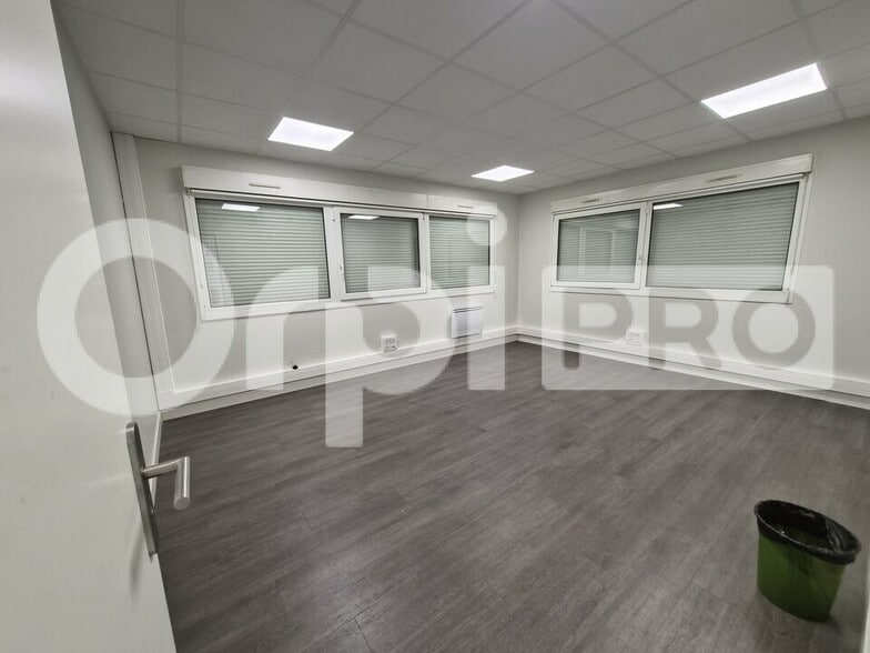 Industrial in Reims for lease - Interior Photo - Image 3 of 6