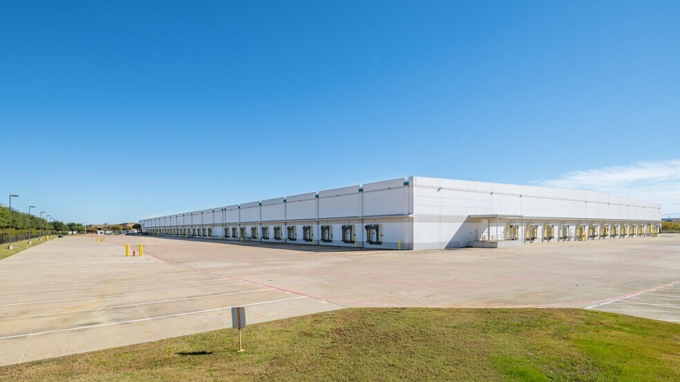 14900 Frye Rd, Fort Worth, TX à louer - Photo du bâtiment - Image 3 de 6