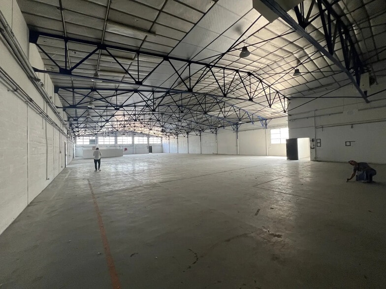 Office in Nanterre for lease - Interior Photo - Image 2 of 23