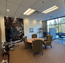 2255 Dollarton Hwy, North Vancouver District, BC à louer Photo intérieure- Image 2 de 3