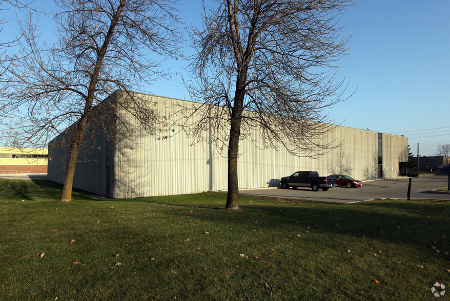 200 Walker Dr, Brampton, ON for lease - Building Photo - Image 3 of 4