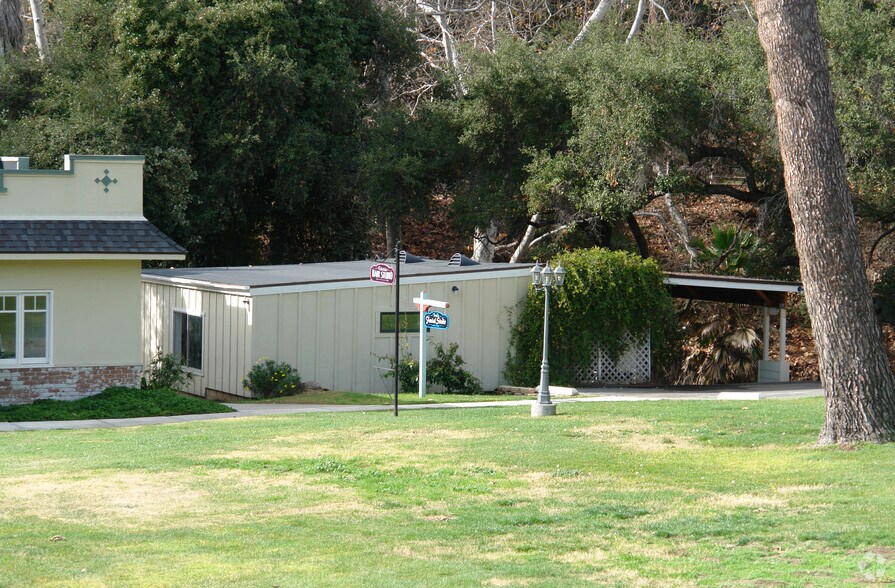2809 S Mission Rd, Fallbrook, CA à louer - Photo du bâtiment - Image 2 de 9